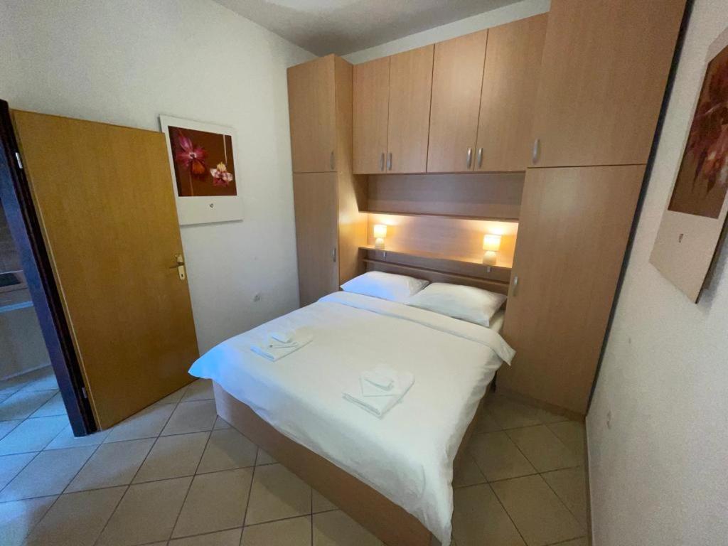 Apartmani Krajnovic Fazana Exterior photo